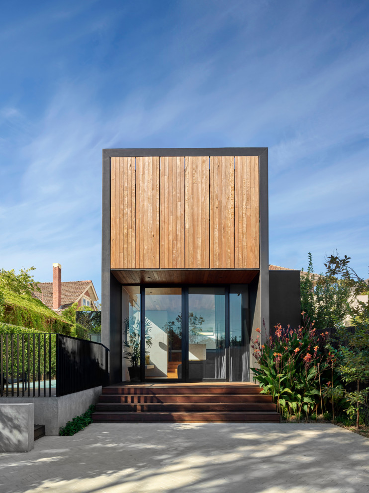 This is an example of a contemporary two floor detached house in Melbourne with a flat roof and a metal roof.