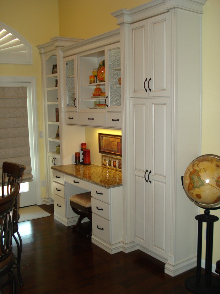 This is an example of a traditional home office in Phoenix.