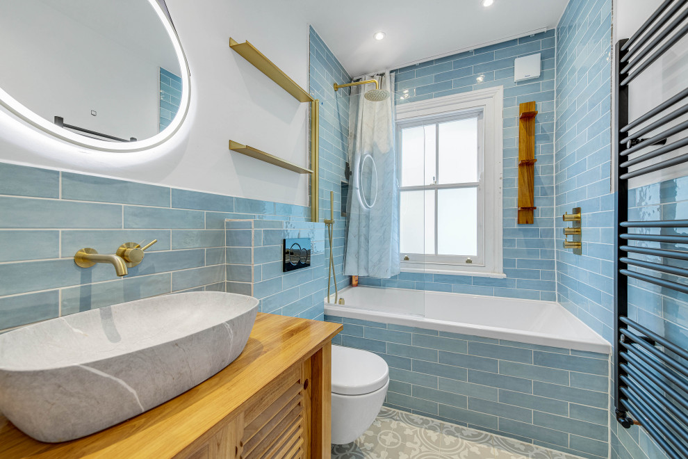 Photo of a contemporary bathroom in London.