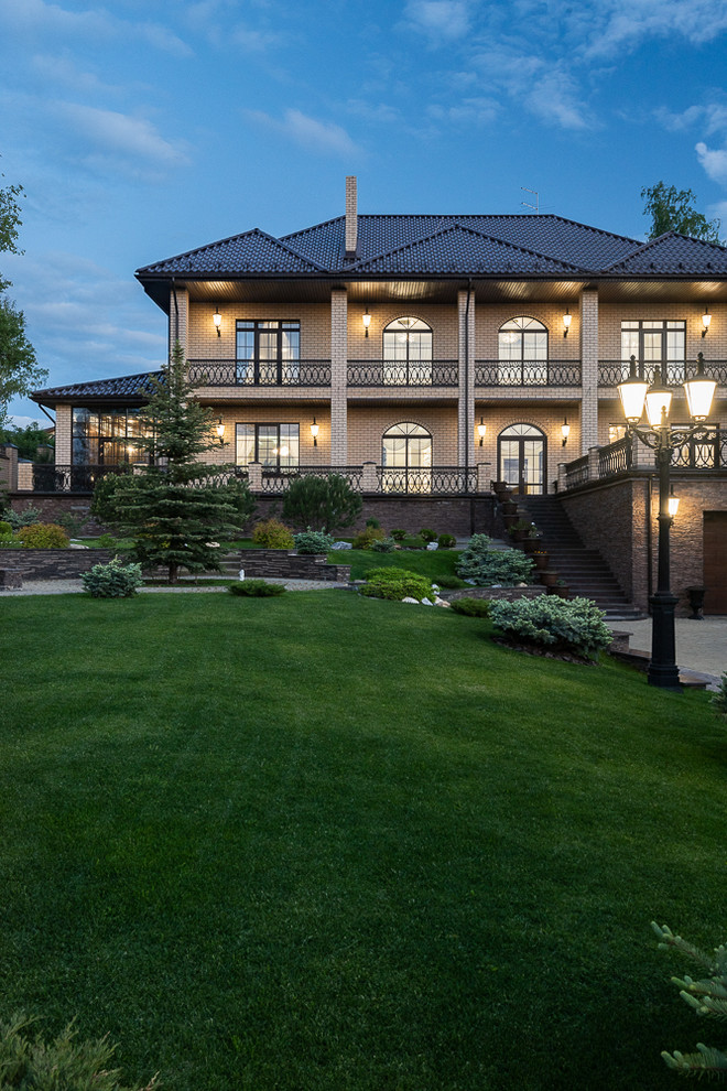 ДОМ НА ХОЛМЕ