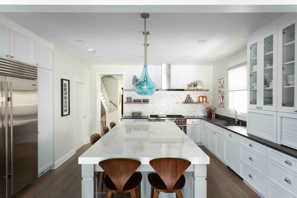 Kitchen - transitional kitchen idea in Chicago