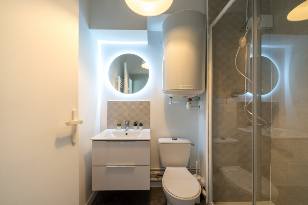Design ideas for a scandinavian bathroom in Nantes.