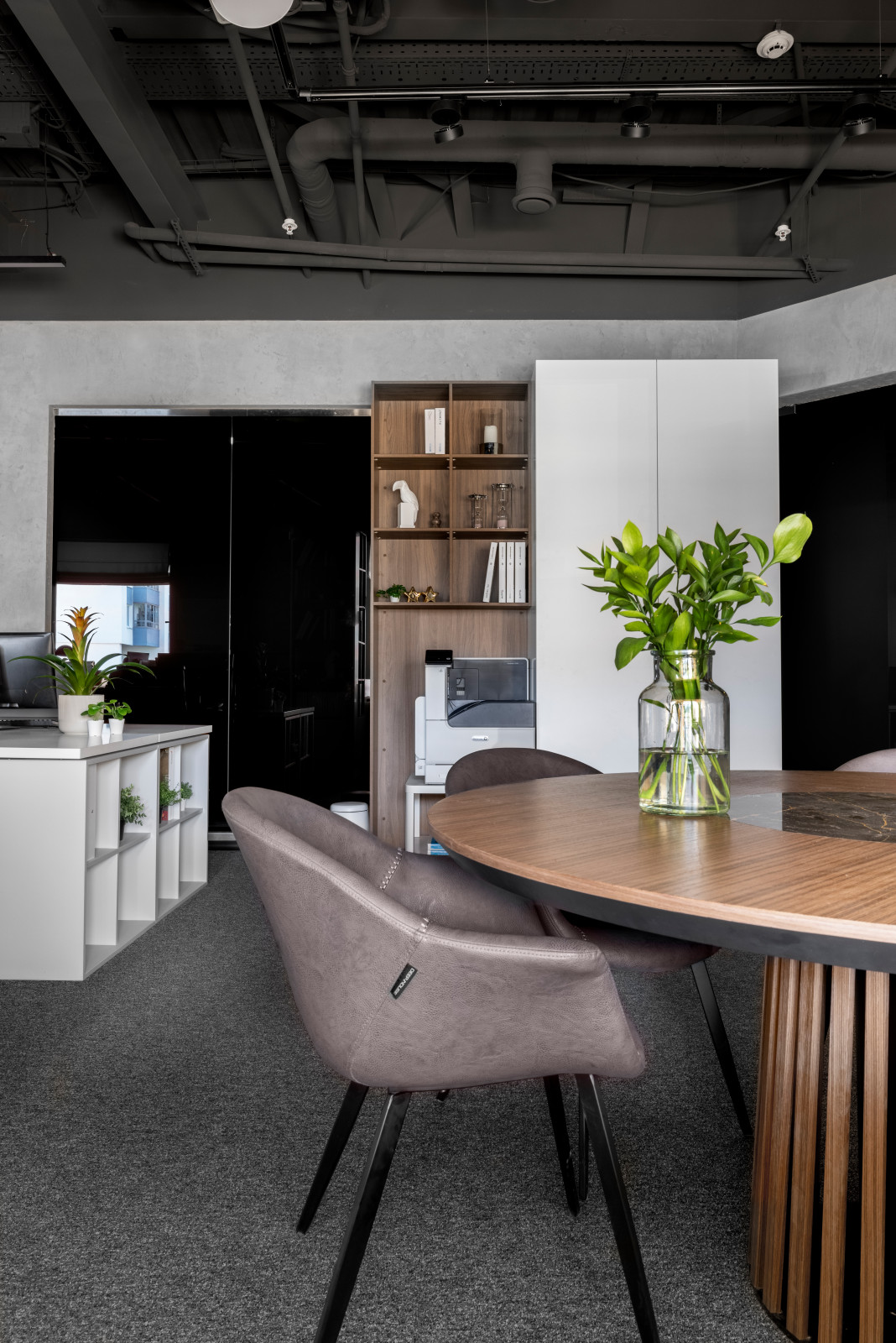 Реализация мебели по дизайн-проекту в офис «D&D Design»