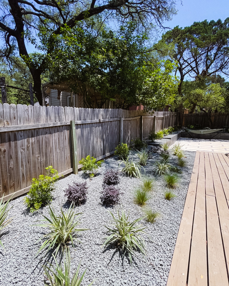 Inspiration for a transitional landscaping in Austin.