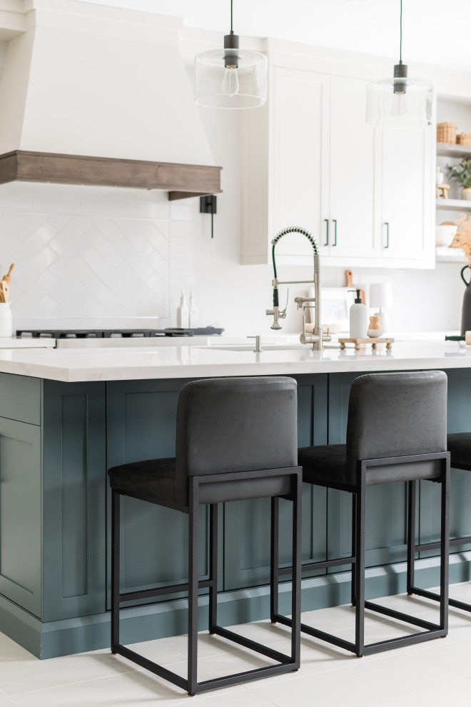 Inspiration for a transitional kitchen remodel in Toronto