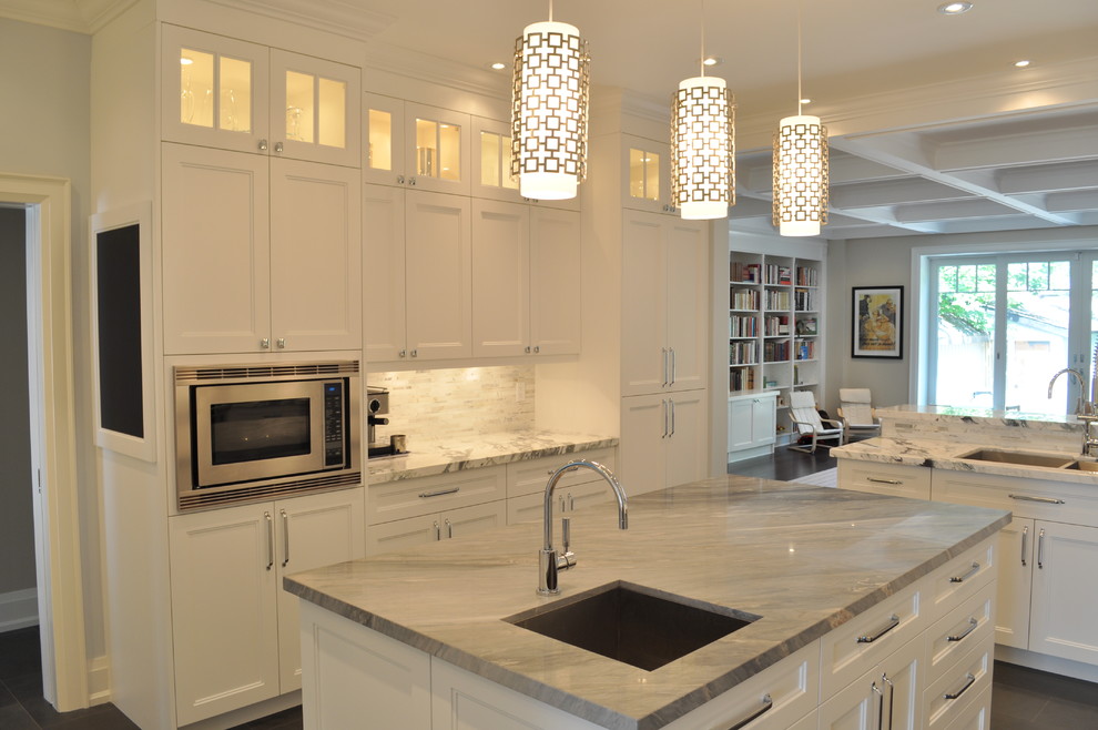 Kitchen - transitional kitchen idea in Toronto