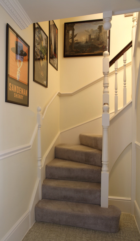 Inspiration for a mid-sized traditional staircase in London.