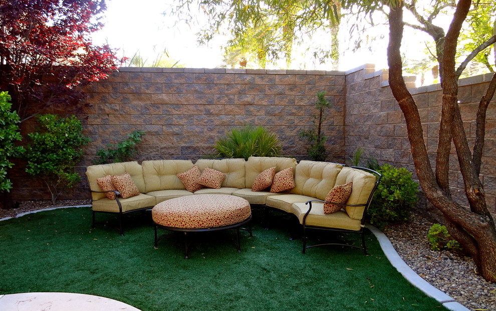 Mid-sized traditional backyard patio in Las Vegas.