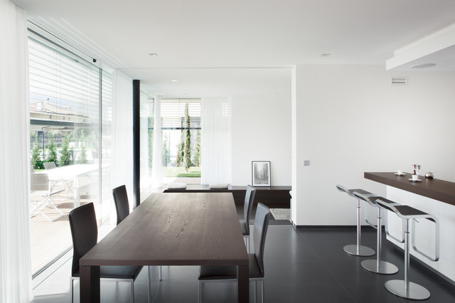Villa Motitzing contemporary-dining-room