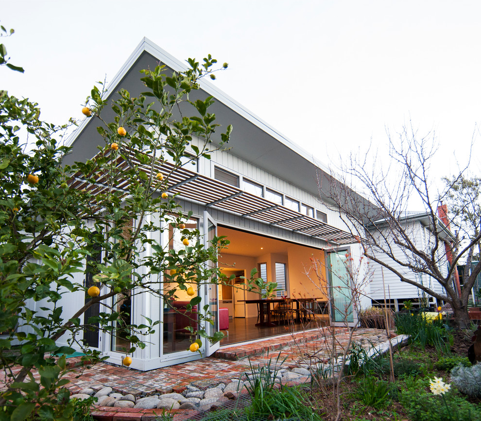 This is an example of a contemporary exterior in Melbourne.