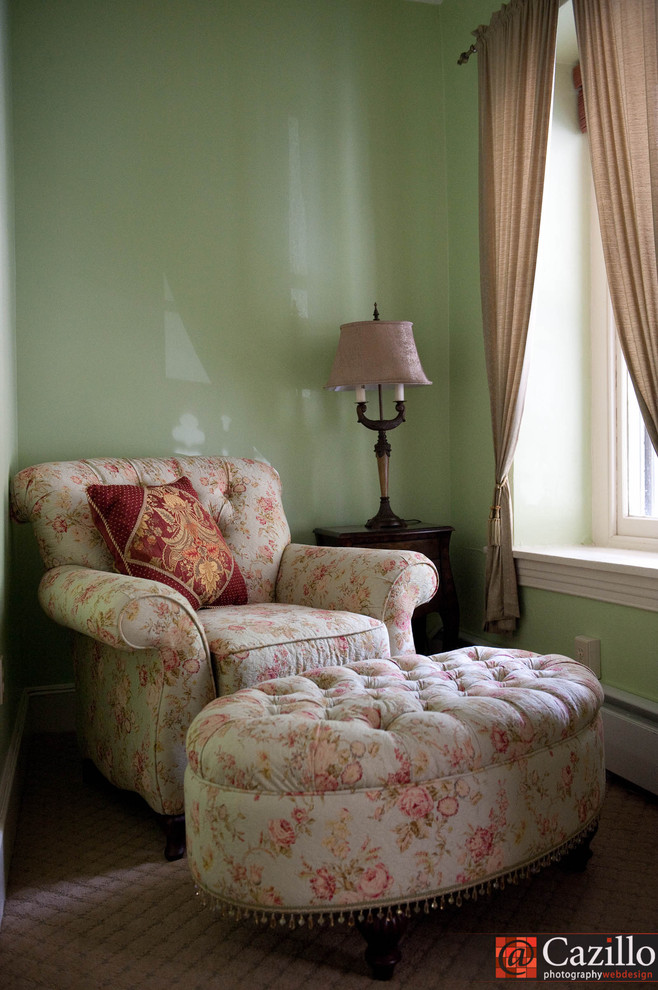 Photo of a traditional living room in Philadelphia.