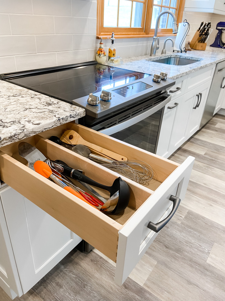 Transitional kitchen photo in Baltimore