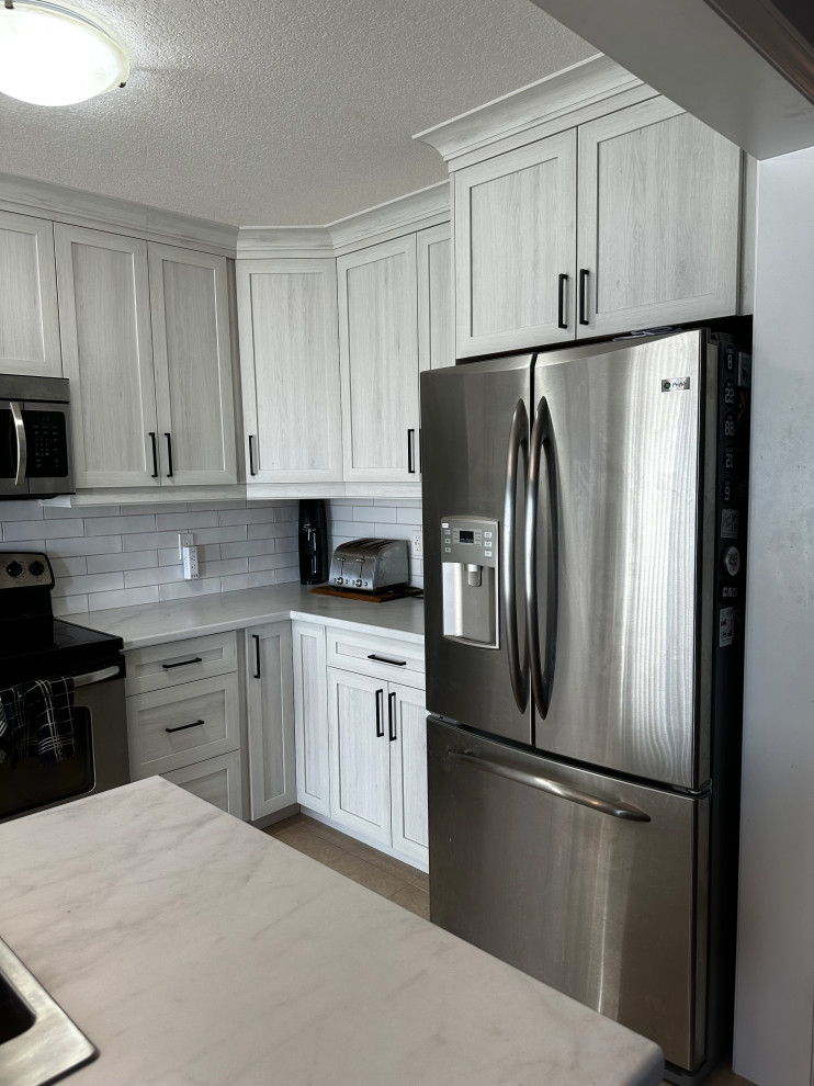 Evans Blvd - Traditional Kitchen Remodel - London, ON
