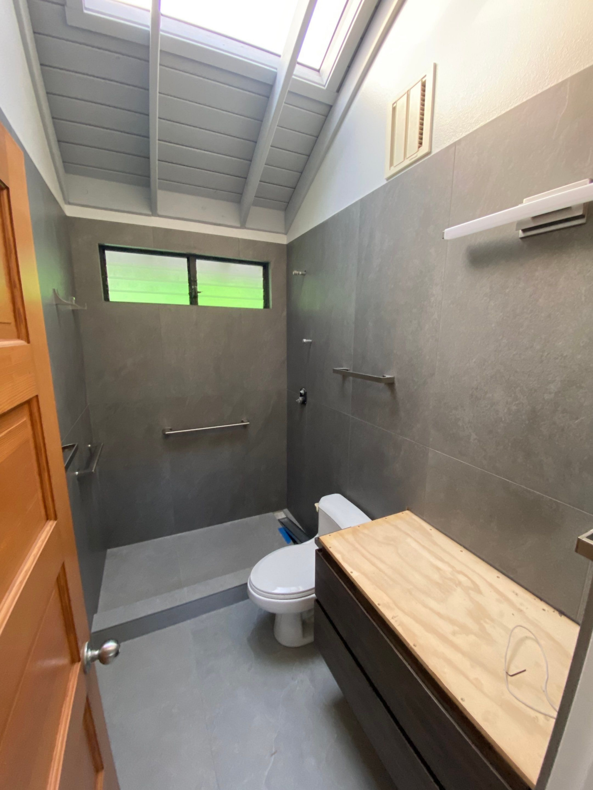 Kauai Bathrooms 24/ 25