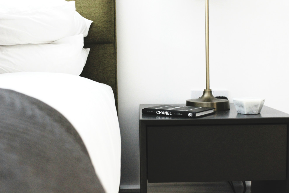 This is an example of a modern bedroom in London.
