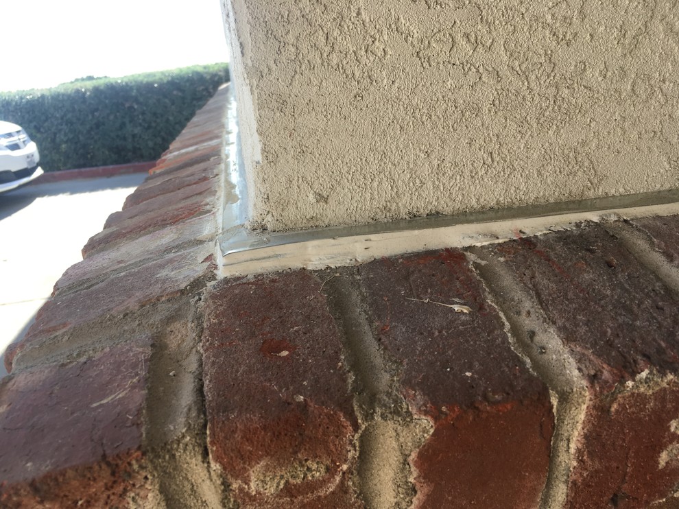 Is this how stucco is supposed to transition to brick?
