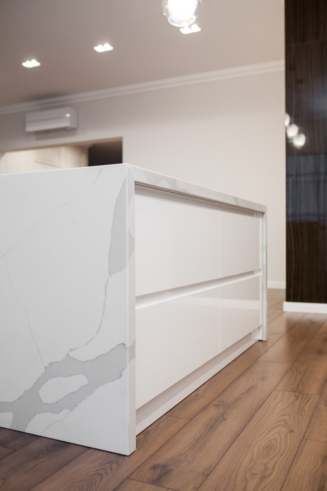 Светлая кухня в современном стиле