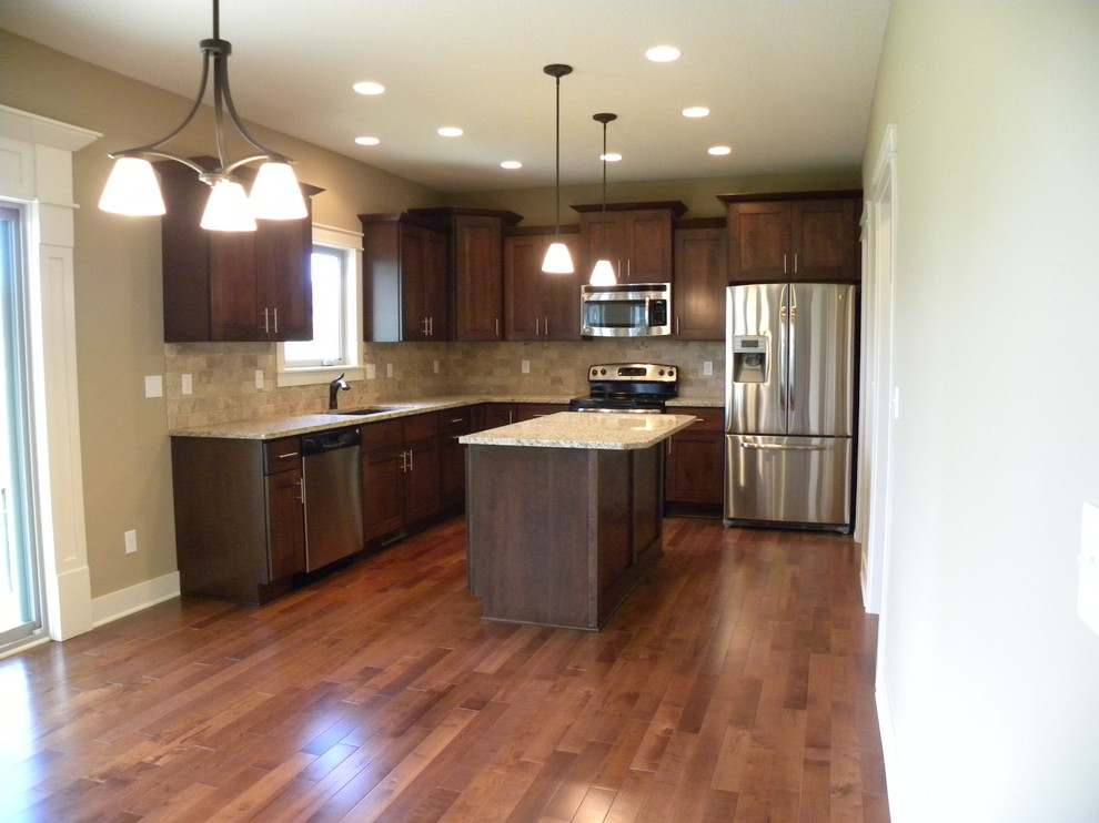 Kitchen - transitional kitchen idea