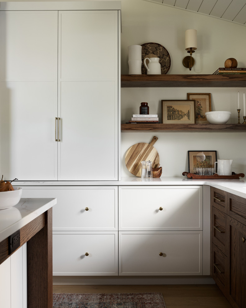 Transitional kitchen photo in Toronto