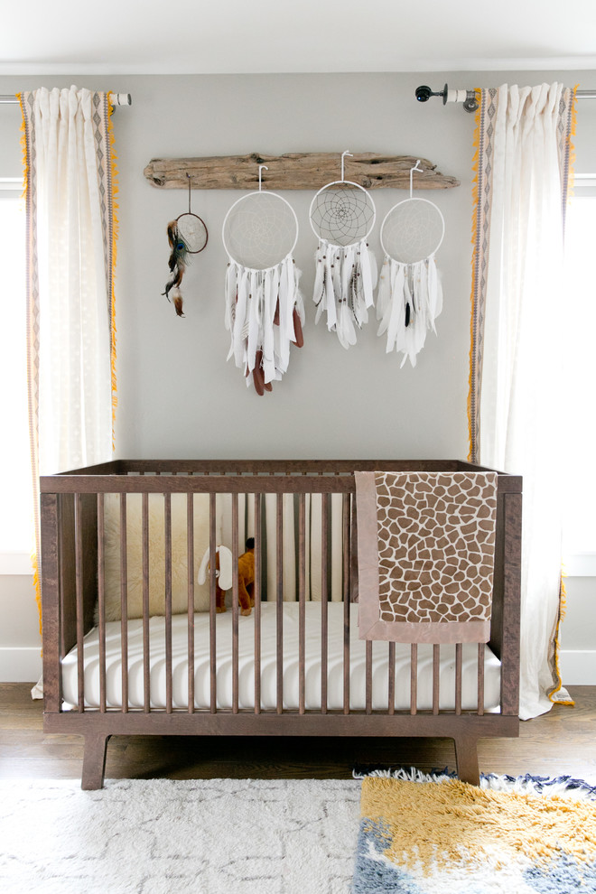 Идея дизайна: комната для малыша в стиле фьюжн