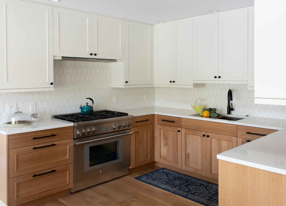Example of a mid-sized transitional kitchen design in Chicago