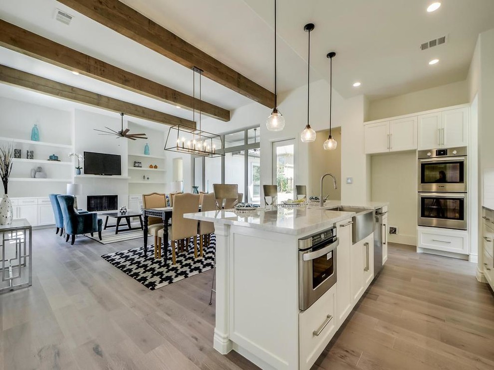 Inspiration for a transitional kitchen remodel in Austin
