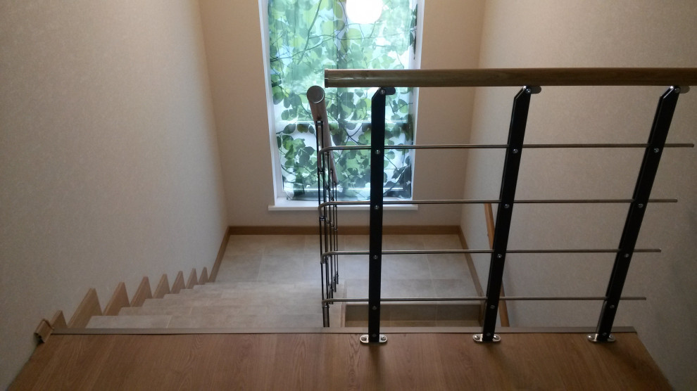 Облицовка и ограждение minimal для бетонной лестницы.