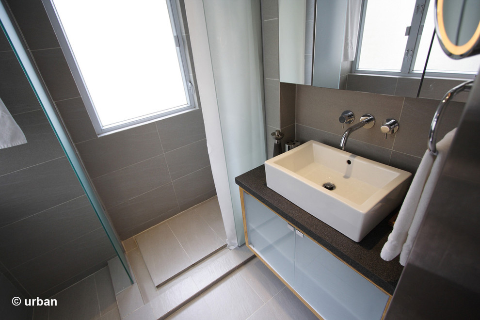 Tong Lau Hollywood Road Modern Bathroom Hong Kong by Urban