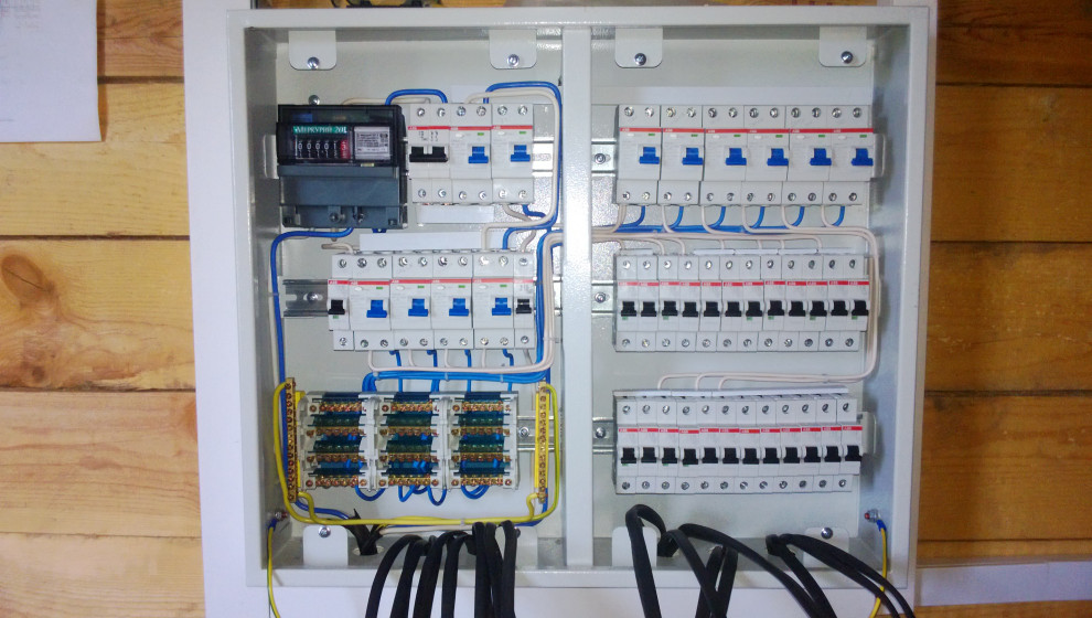 Сборка электрощита в коттедже