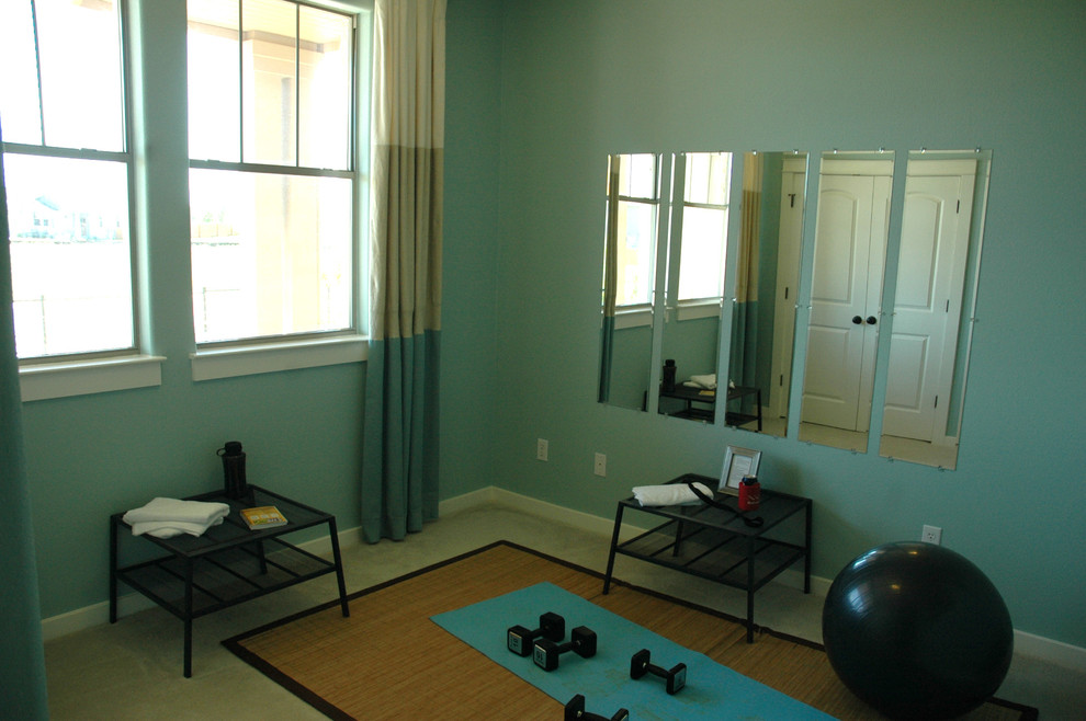 Transitional home design photo in Austin