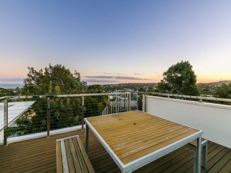Design ideas for a beach style deck in Geelong.