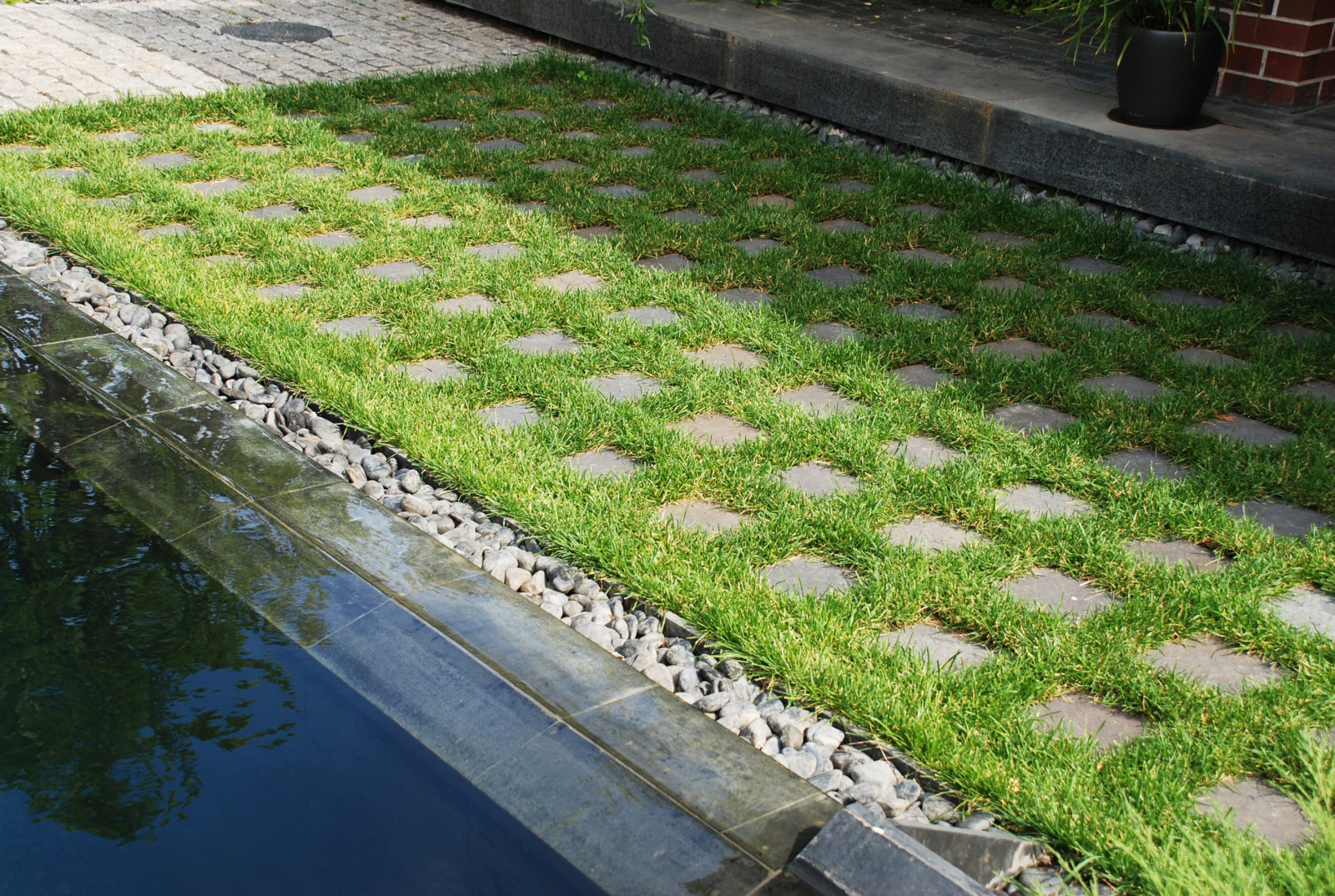 Современный сад в КП "Променад"