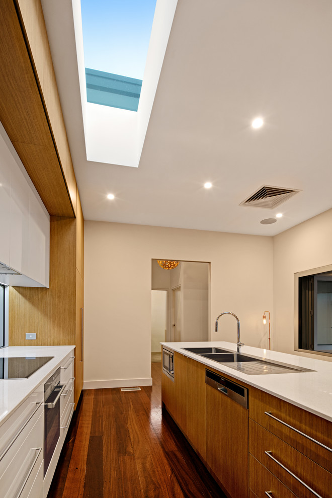 This is an example of a contemporary kitchen in Adelaide.
