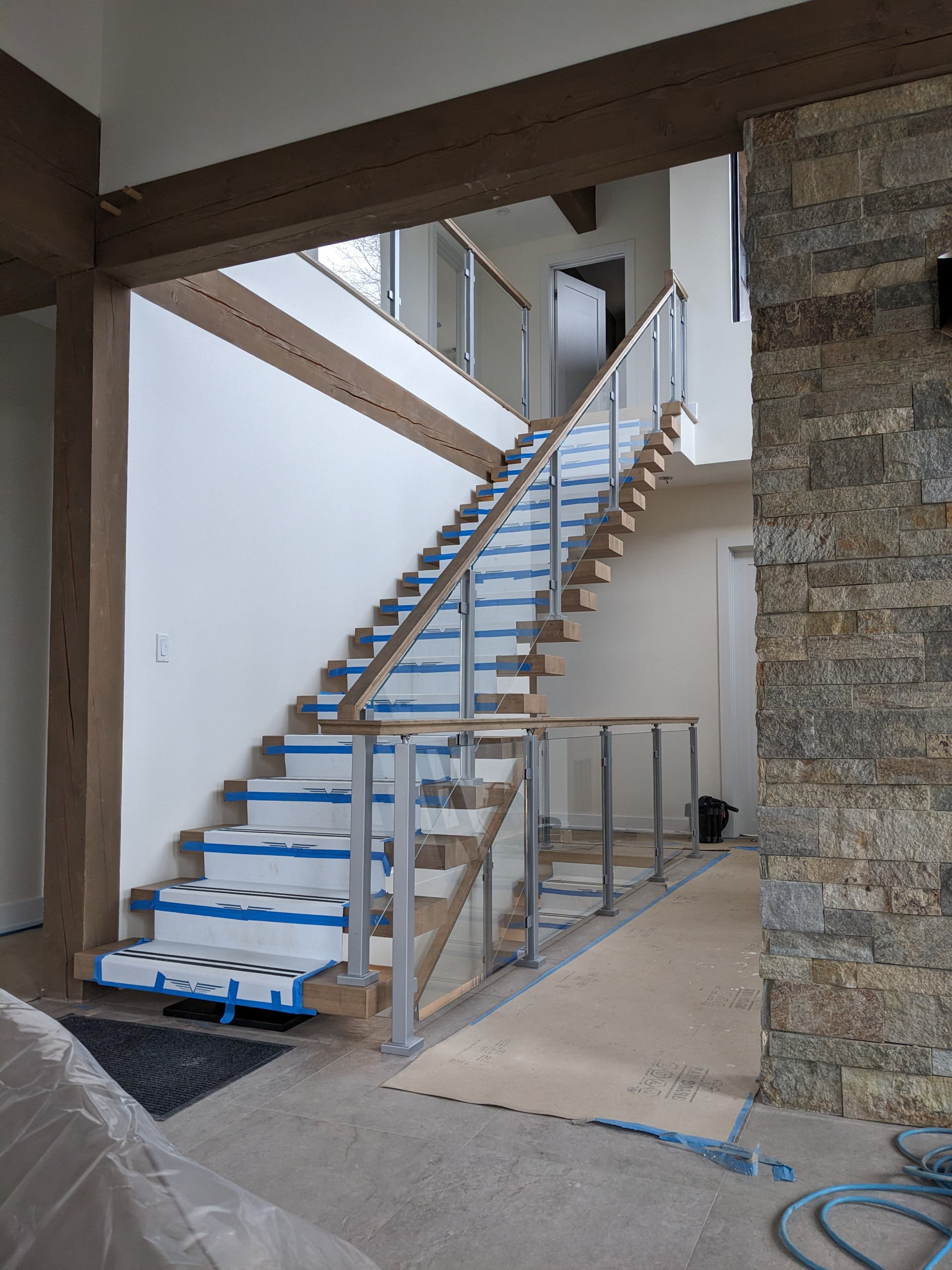 Floating stairs - Mono stringer