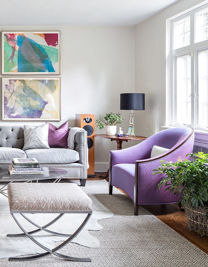 Example of a transitional living room design in New York