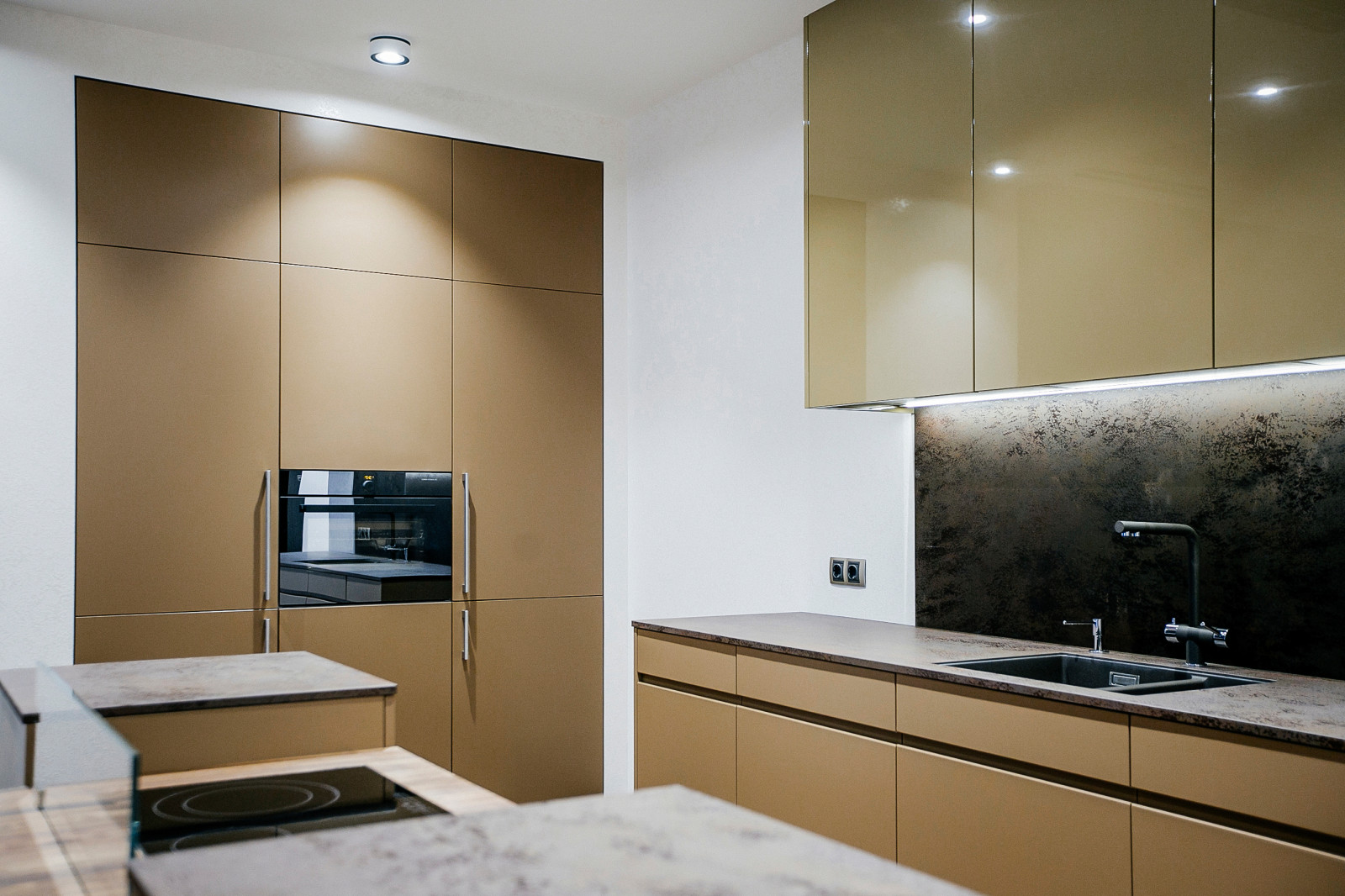 кухня в пряных тонах