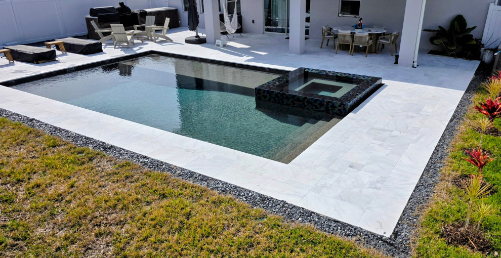 St. Cloud pool with overflow perimeter spa and sun shelf