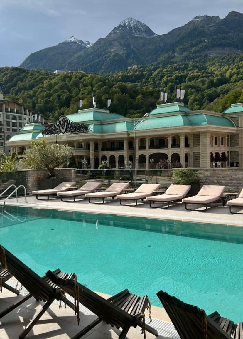 Обустройство зоны у бассейна отель г.Сочи