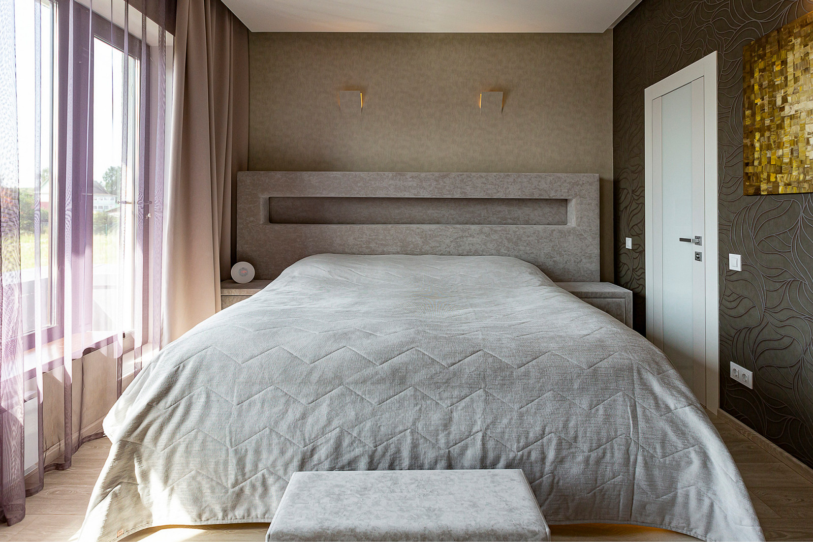 Дом с серебристыми стенами / House with silver walls