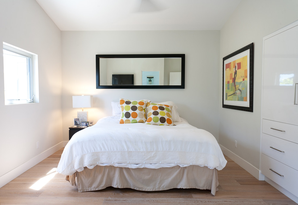 Inspiration for a contemporary bedroom in Orange County with white walls.