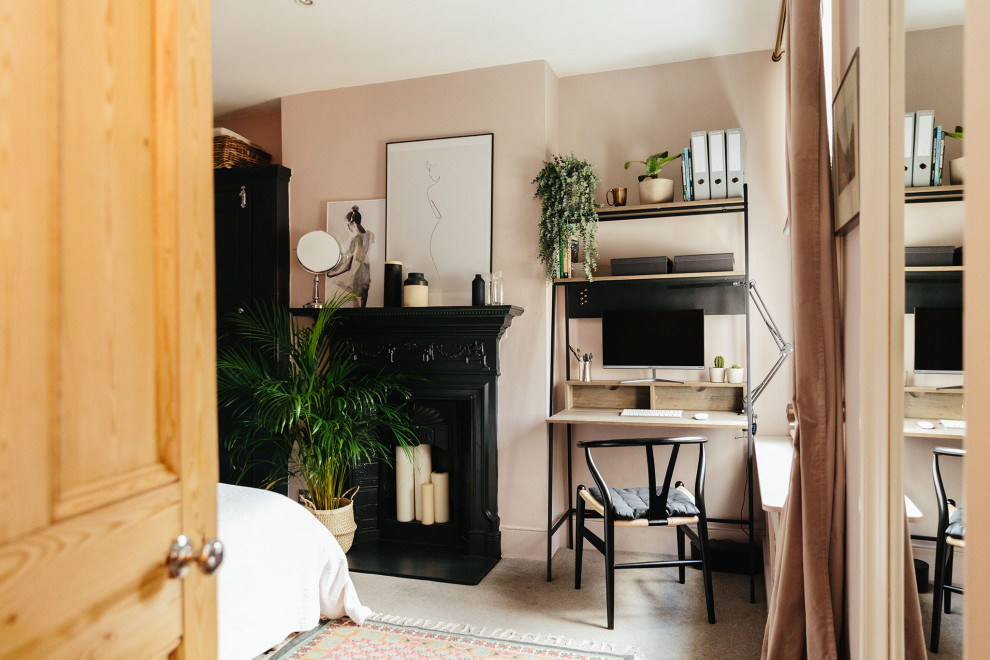 Pink and black home office and spare bedroom Modern Home Office