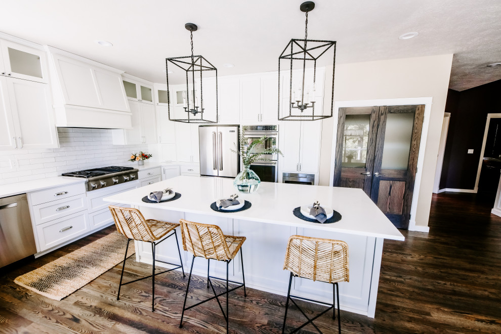 Kitchen - transitional kitchen idea in Seattle