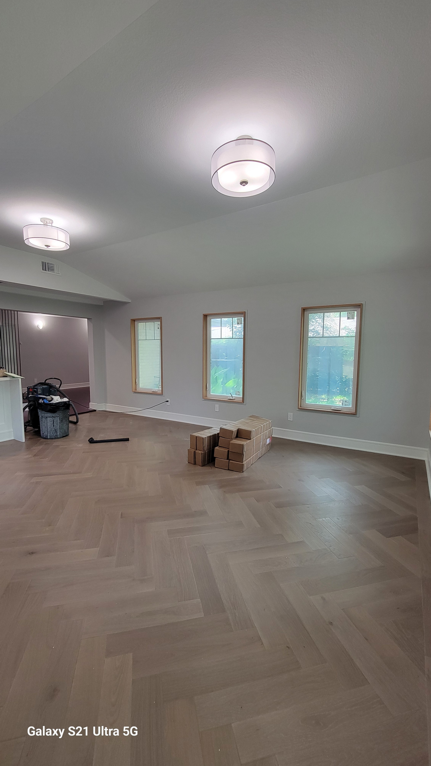 FULL  MODERN REMODELATION HOME / NEW FLOORING, CUSTOM HANDRAIL