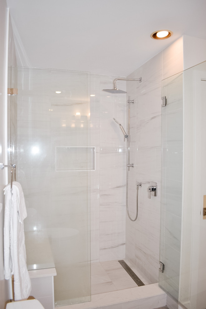 This is an example of a mid-sized contemporary master bathroom in Vancouver with shaker cabinets, white cabinets, an open shower, a two-piece toilet, white tile, ceramic tile, white walls, ceramic floors, a drop-in sink, quartzite benchtops, beige floor, a hinged shower door, white benchtops, a shower seat, a single vanity and a built-in vanity.