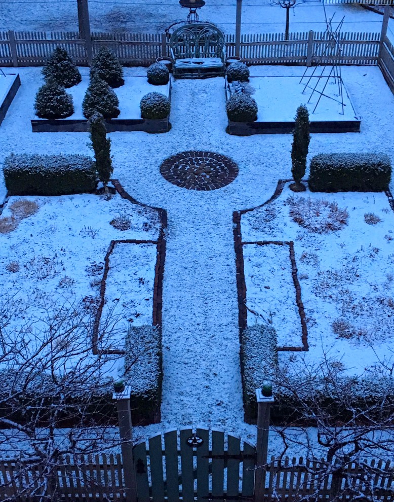 Inspiration for a cottage home design remodel in Boston