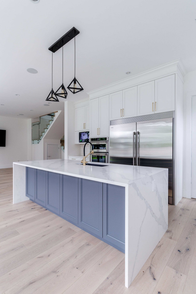 Inspiration for a transitional kitchen remodel in Vancouver