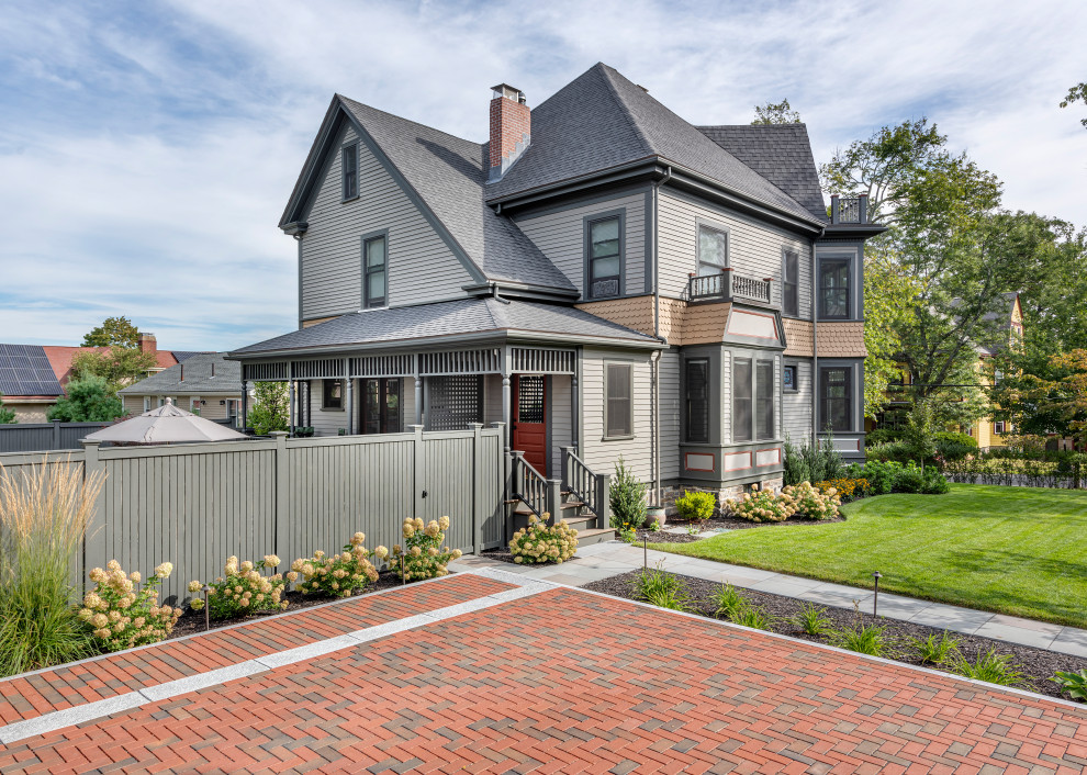 Design ideas for a traditional grey house exterior in Boston.