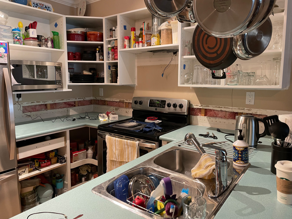 Tile behind microwave shelf?