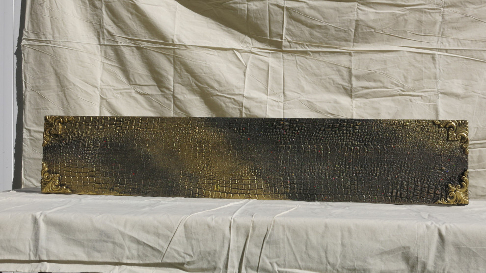 Safari Elegance: The Crocodile Venetian Plaster Cornice from Iam-ness