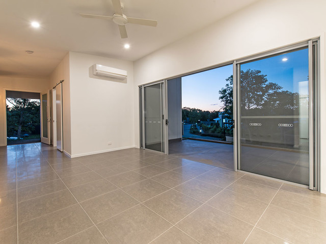 123 Sanctuary Ave. contemporaneo-salon